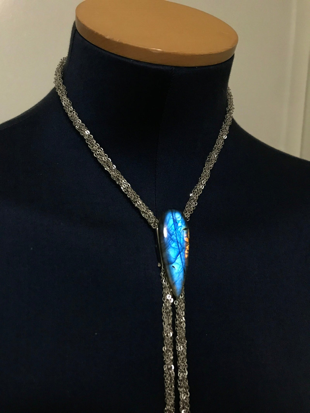 Gemstone Chain Bolo Tie Laureate